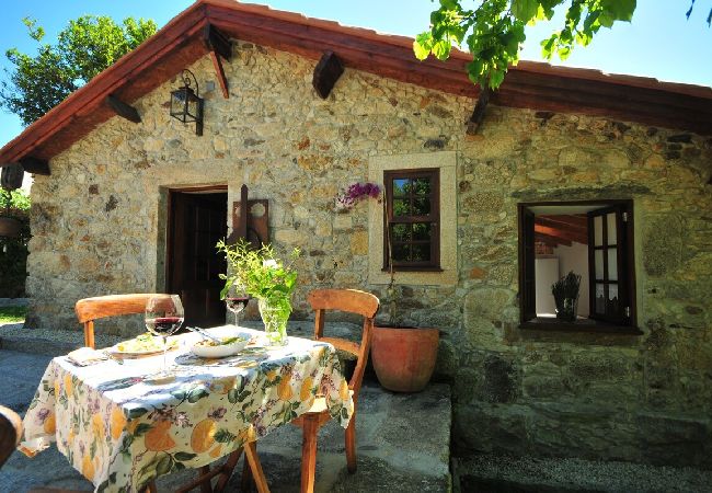 Ferienhaus in Vila Nova de Cerveira - Casa de Santiago Charming Cottage w/ Beautiful Garden