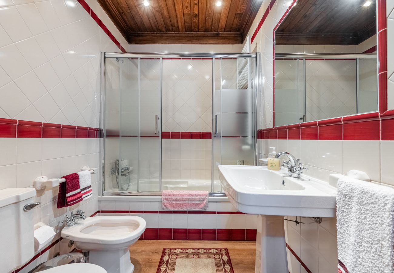 Villa in Paredes de Coura -  Villa 206 Spacious Villa Ideal for Large Groups