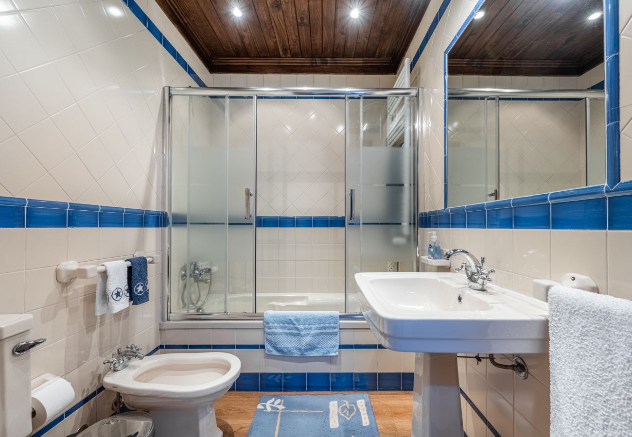Villa in Paredes de Coura -  Villa 206 Spacious Villa Ideal for Large Groups