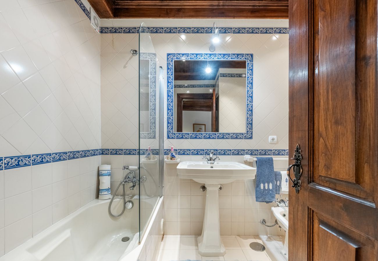 Villa in Paredes de Coura -  Villa 206 Spacious Villa Ideal for Large Groups