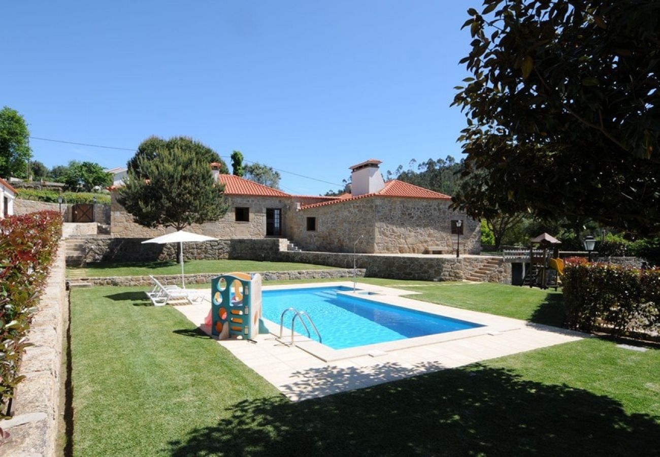 Villa in Barcelos - Villa 258 Holiday Villa w/ Pool and Large Garden