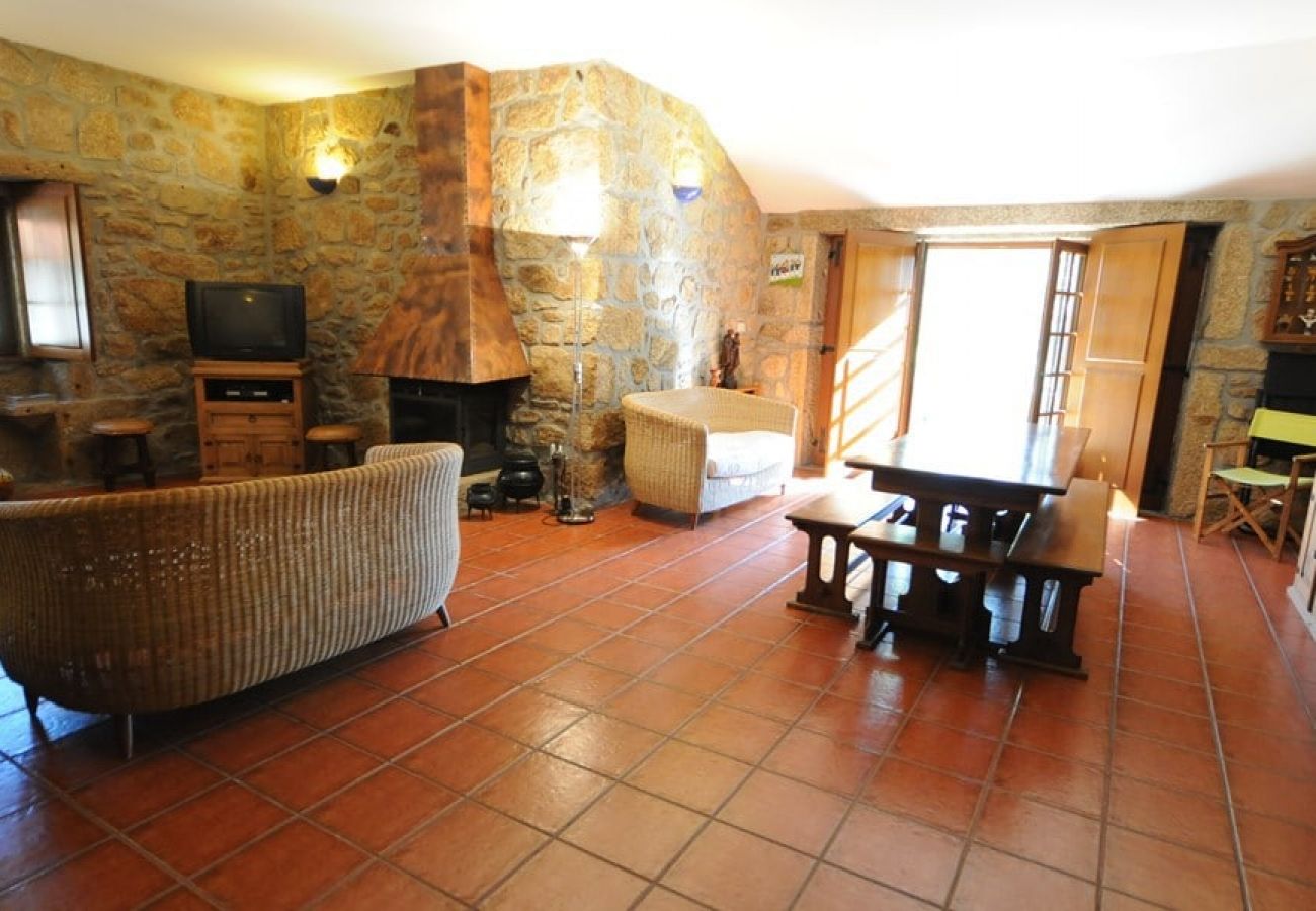 Villa in Barcelos - Villa 258 Holiday Villa w/ Pool and Large Garden