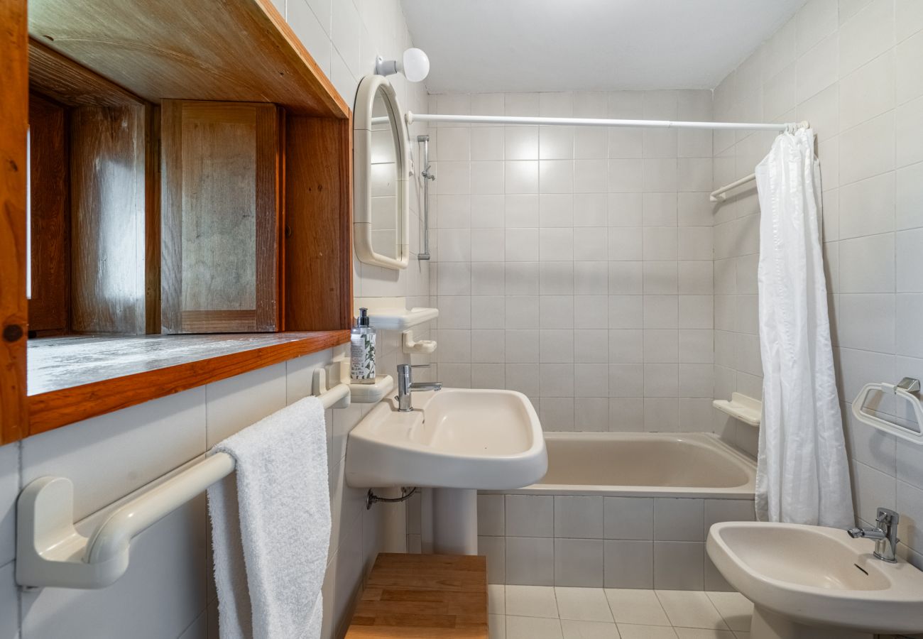 Villa in Cristelo - Villa 262  V4 - A Charming Stone Villa With Spectacular Sea Views