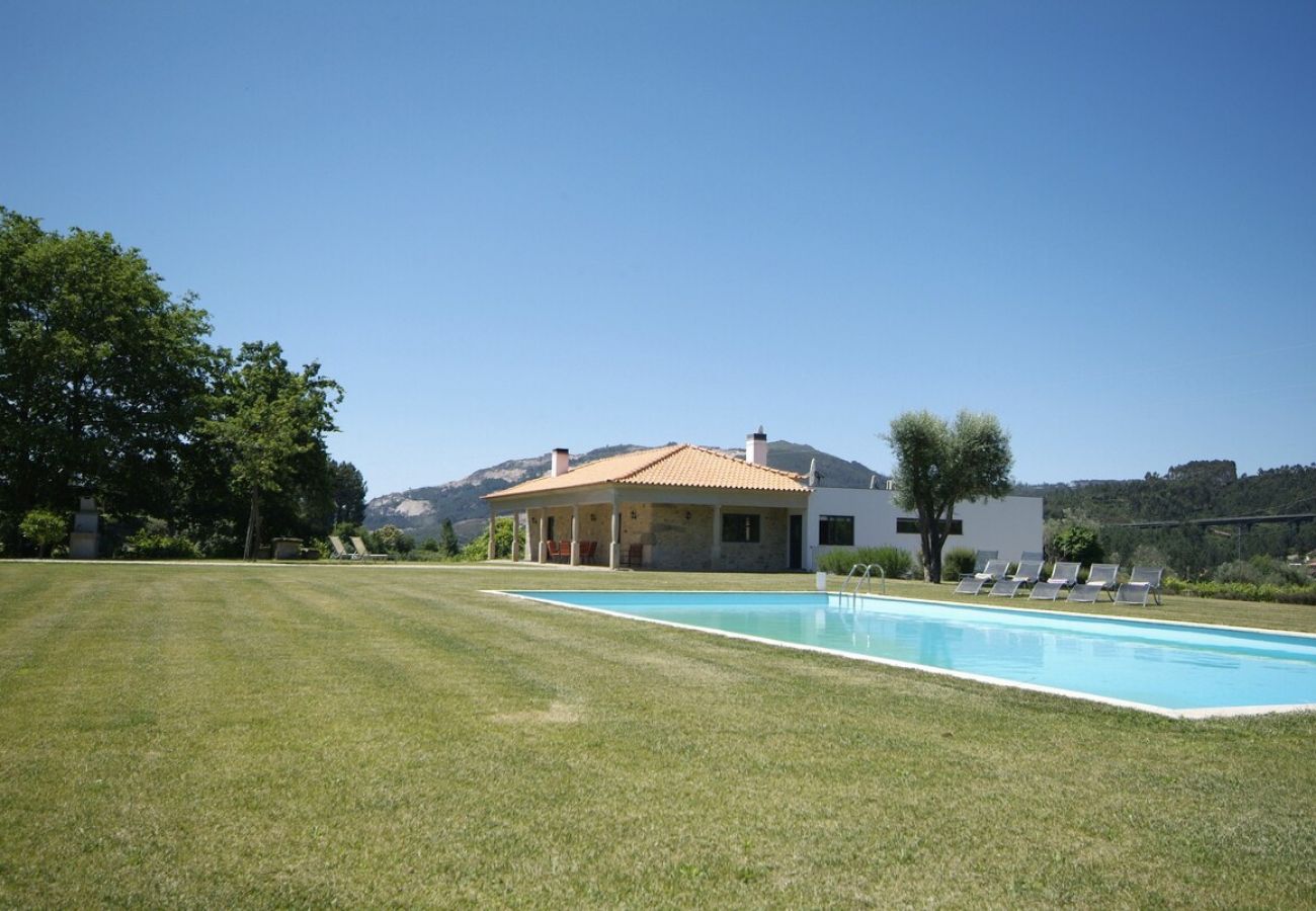 Villa en Ponte de Lima - Villa 233 Restored Farmhouse for Large Groups