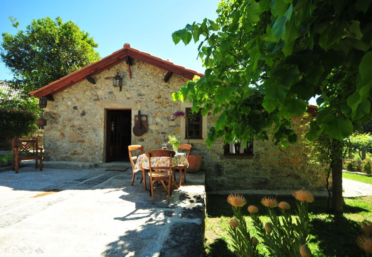 Casa en Vila Nova de Cerveira - Casa de Santiago Charming Cottage w/ Beautiful Garden