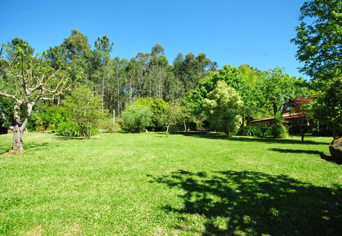 Casa en Vila Nova de Cerveira - Casa de Santiago Charming Cottage w/ Beautiful Garden