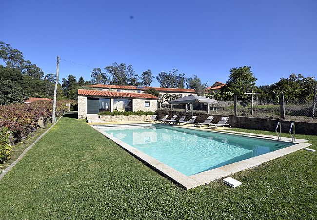 Villa en Ponte de Lima - Villa 290 Luxurious Reconverted Farmhouses w/ Pool