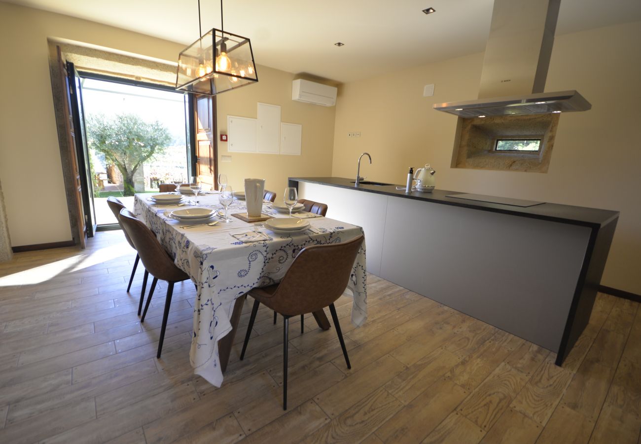 Villa en Ponte de Lima - Villa 290 Luxurious Reconverted Farmhouses w/ Pool