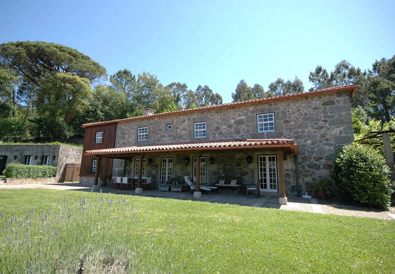 Villa en Ponte de Lima - Villa 232 Charming Restored Farmhouse for Families