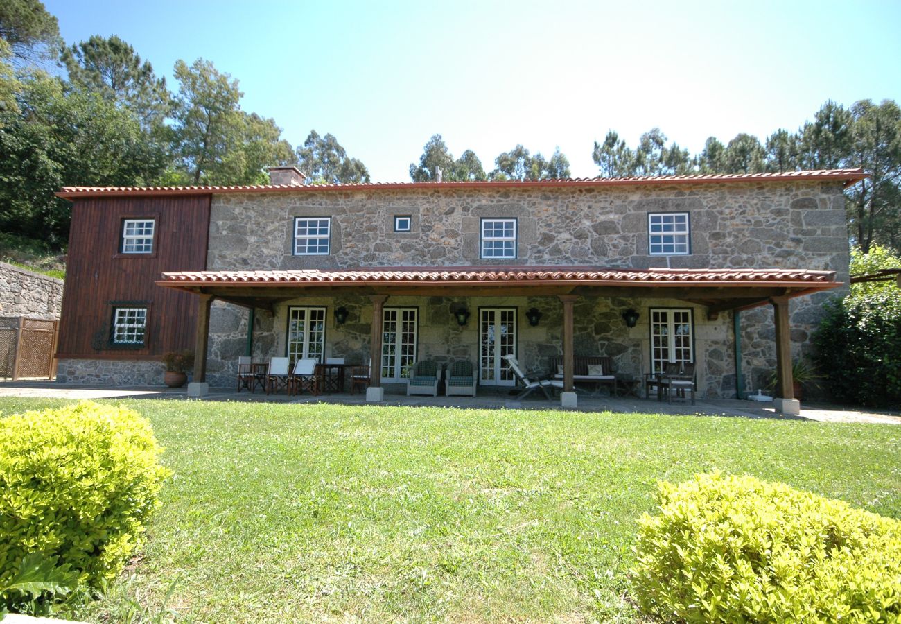 Villa en Ponte de Lima - Villa 232 Charming Restored Farmhouse for Families