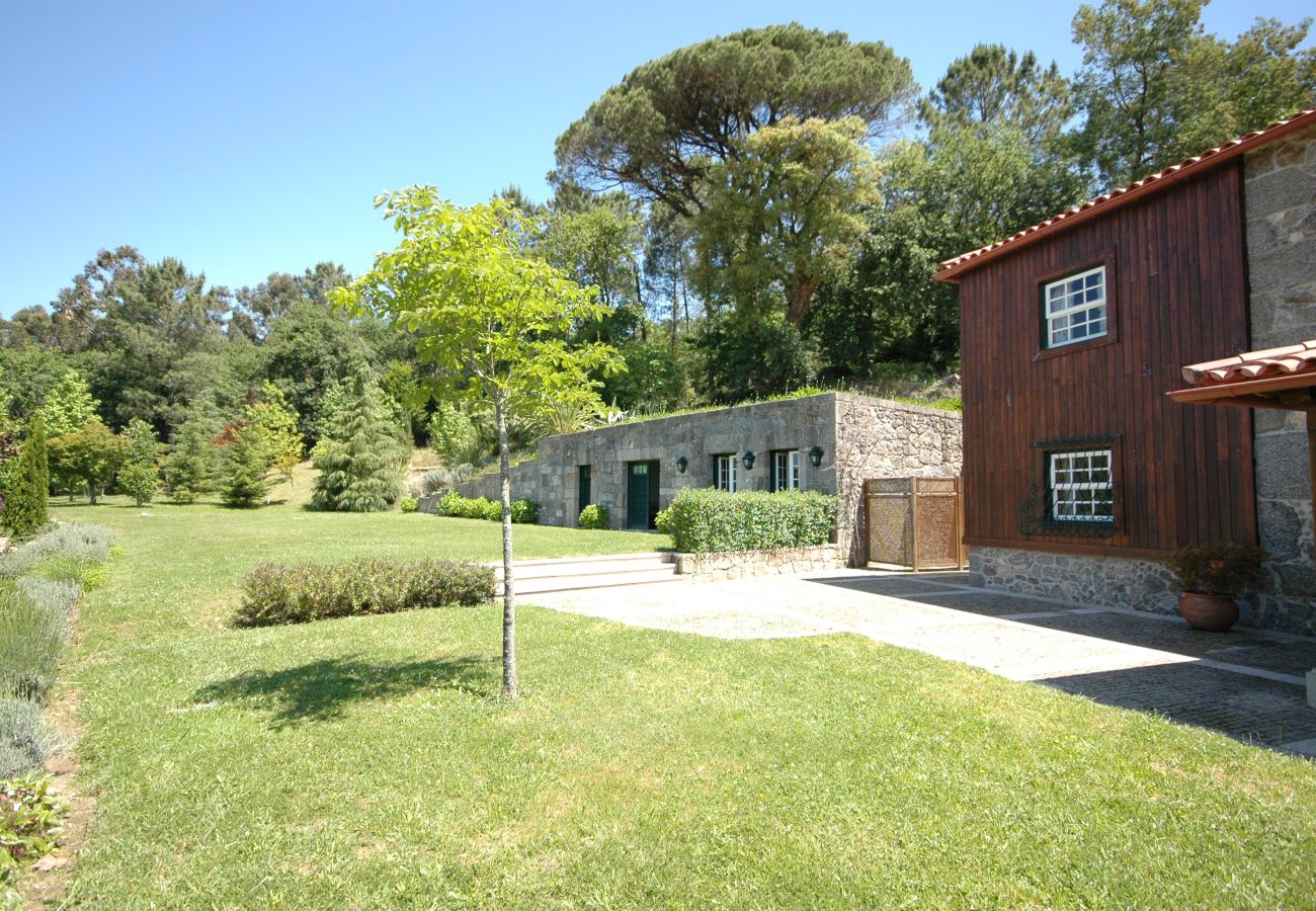 Villa en Ponte de Lima - Villa 232 Charming Restored Farmhouse for Families