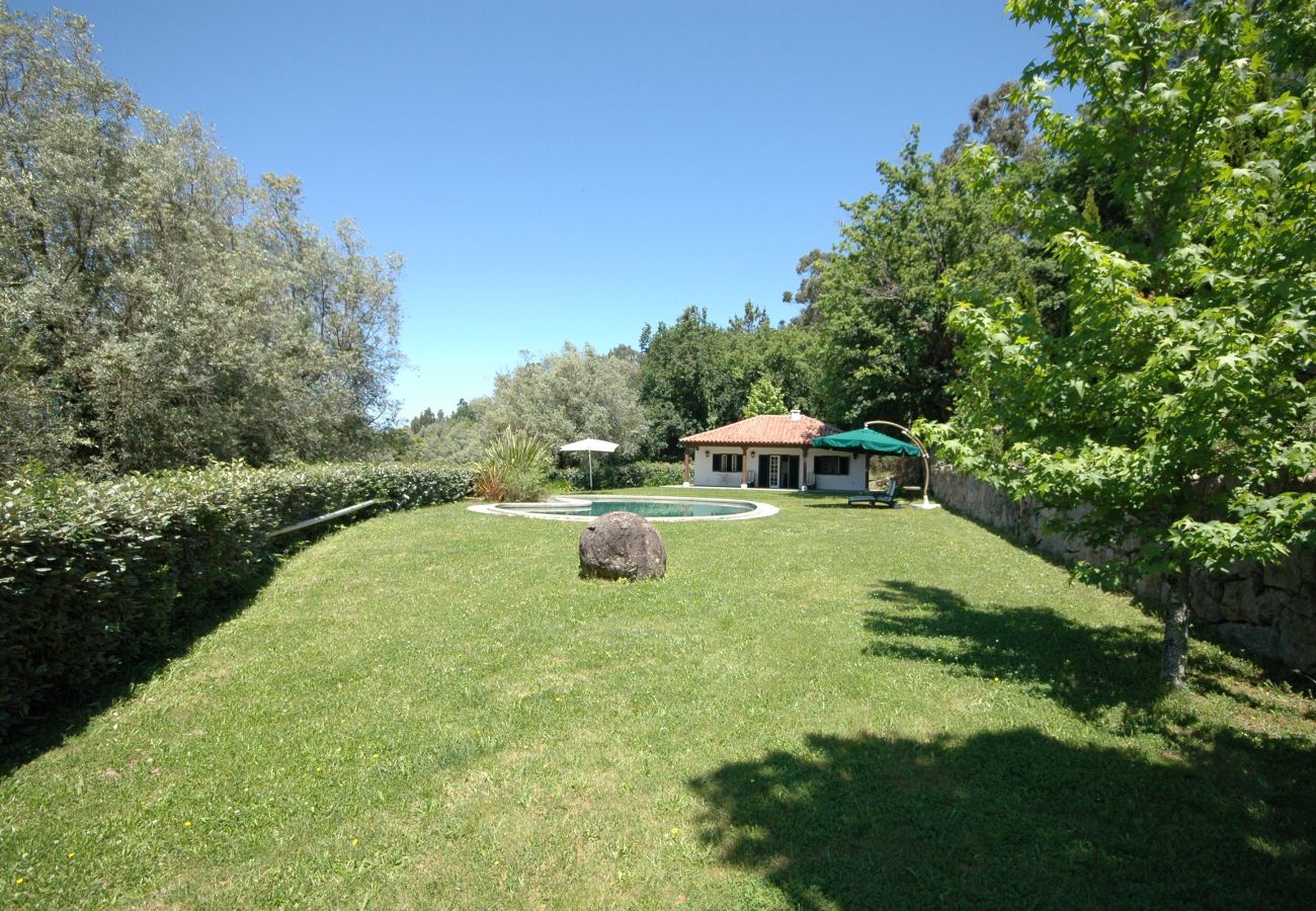 Villa en Ponte de Lima - Villa 232 Charming Restored Farmhouse for Families