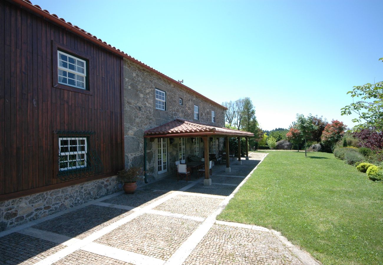 Villa en Ponte de Lima - Villa 232 Charming Restored Farmhouse for Families