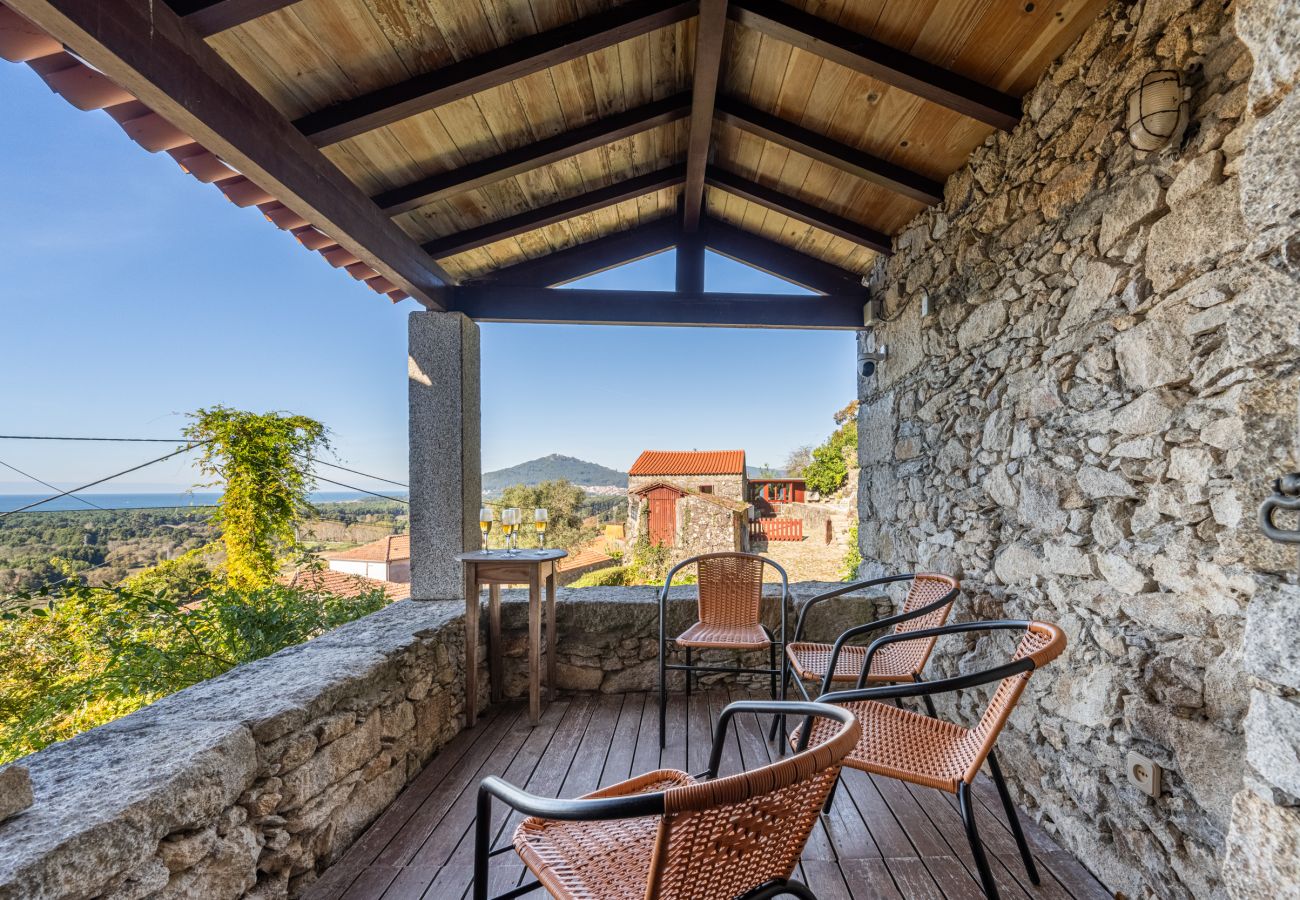 Villa en Cristelo - Villa 262  V4 - A Charming Stone Villa With Spectacular Sea Views