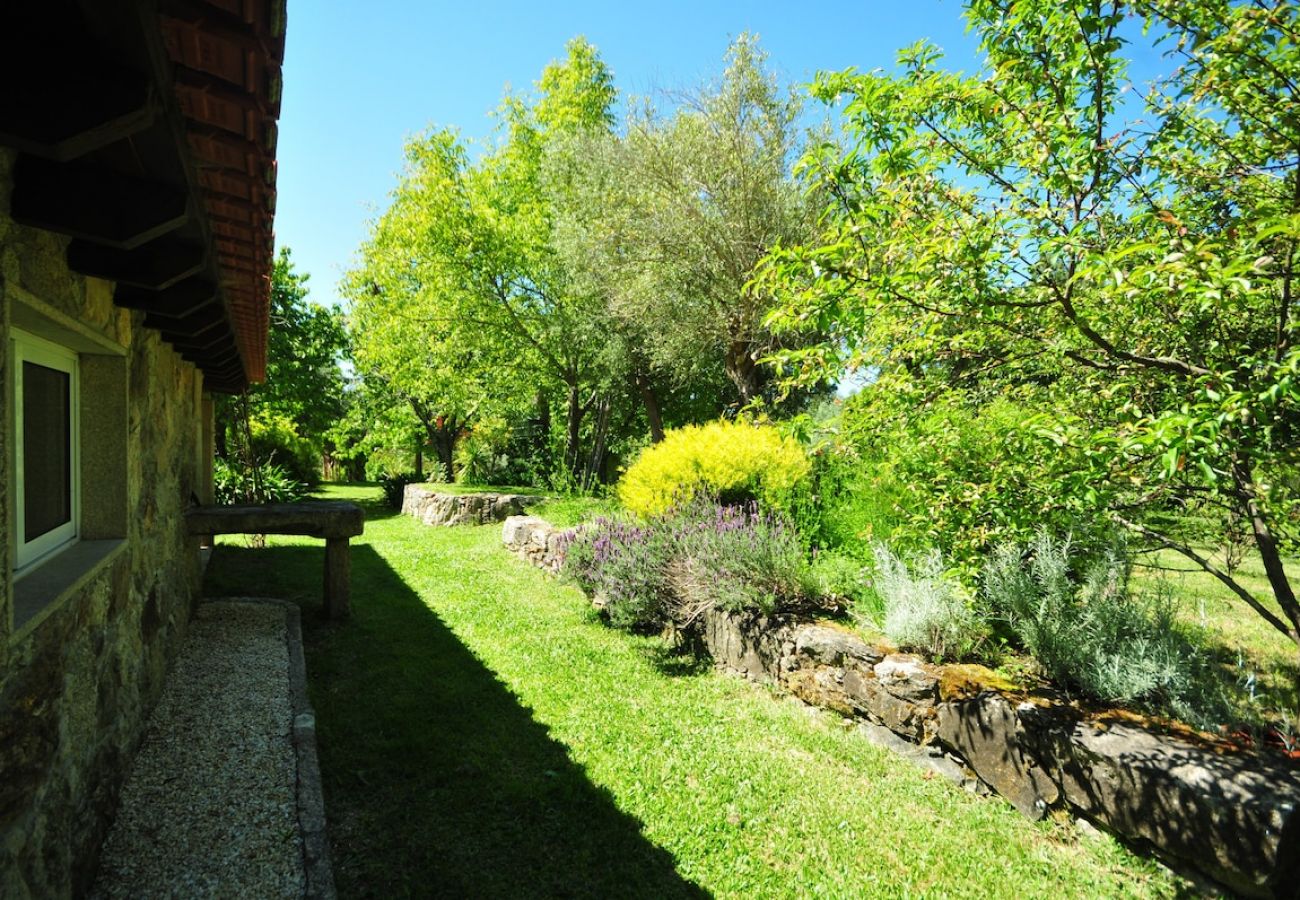 Maison à Vila Nova de Cerveira - Casa da Luz Charming Cottage w/ Beautiful Garden