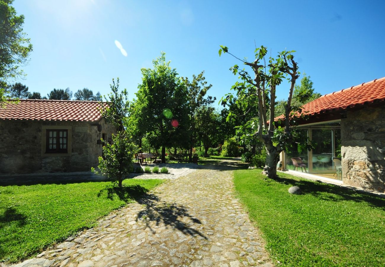 Maison à Vila Nova de Cerveira - Casa da Luz Charming Cottage w/ Beautiful Garden