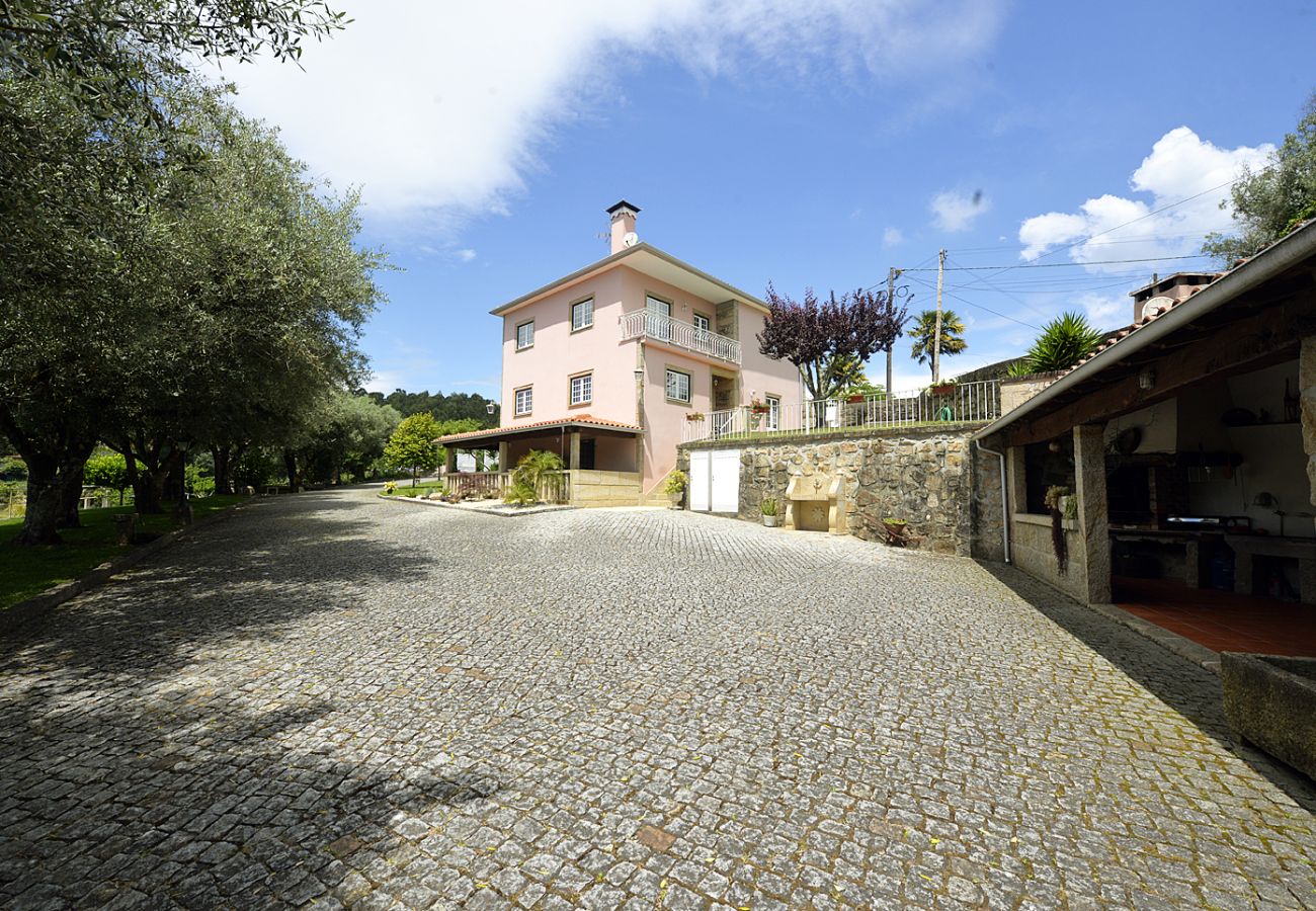 Villa à Ponte de Lima - Villa 296 - Beautiful Holiday Villa with private Pool