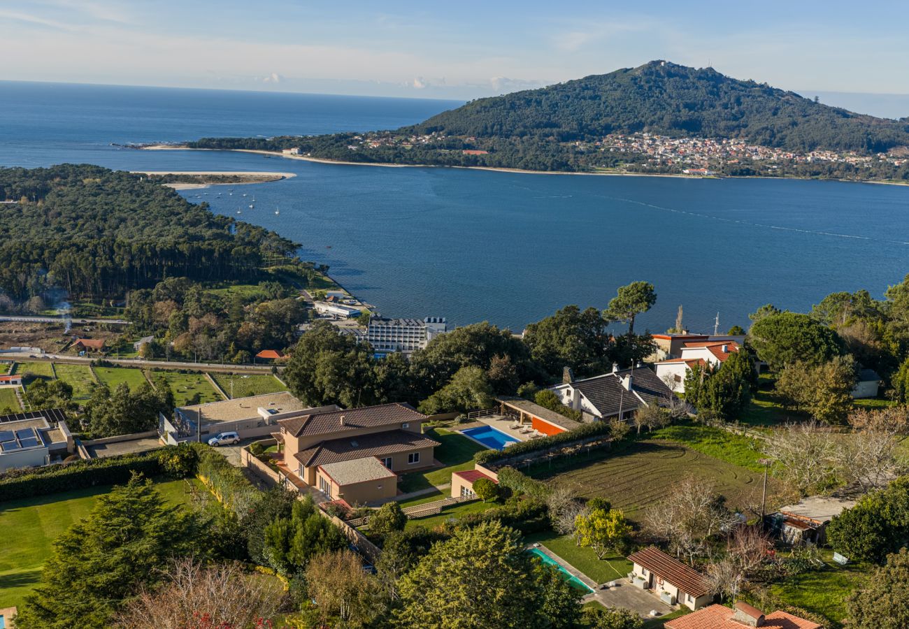 Villa em Caminha - Villa 284 Casa de Férias com Piscina e Vista Mar