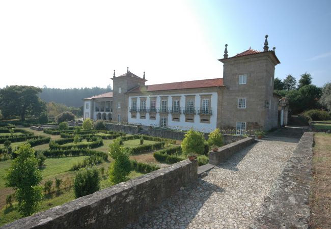 Villa em Ponte de Lima - Villa 223 Solar com Piscina Interior e Ténis