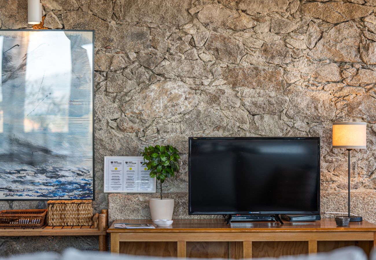 Villa em Cristelo - Villa 262  V2 - A Charming Stone Villa With Spectacular Sea Views