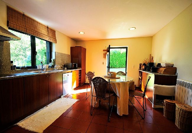 Fully fitted kitchen