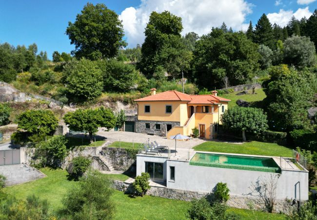 Villa/Dettached house in Ponte de Lima - Villa 282 Lovely Villa w/Infinity Pool Valley View