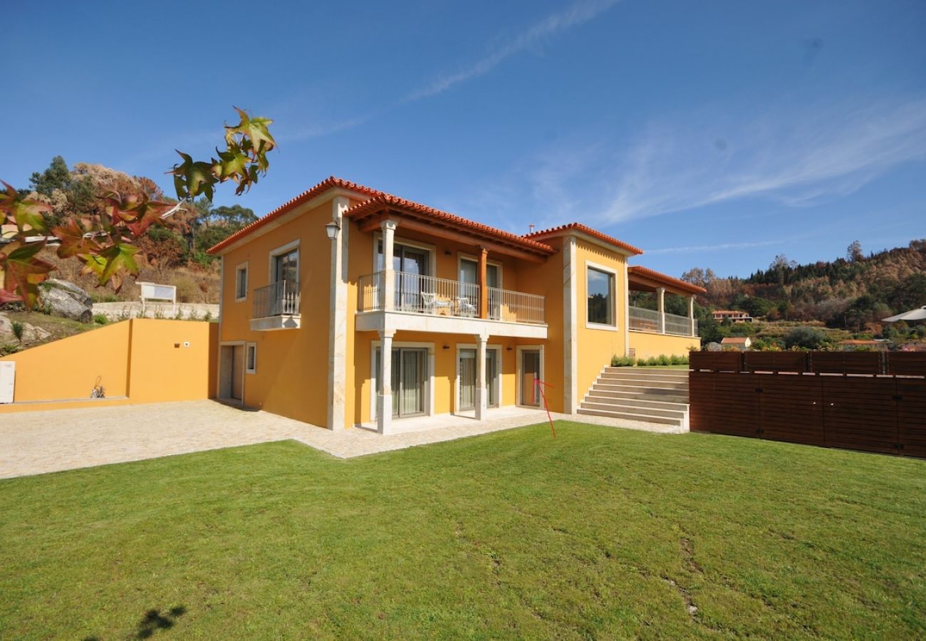 Villa in Ponte de Lima - Villa 272 Luxury Holiday Villa overlooking Valley