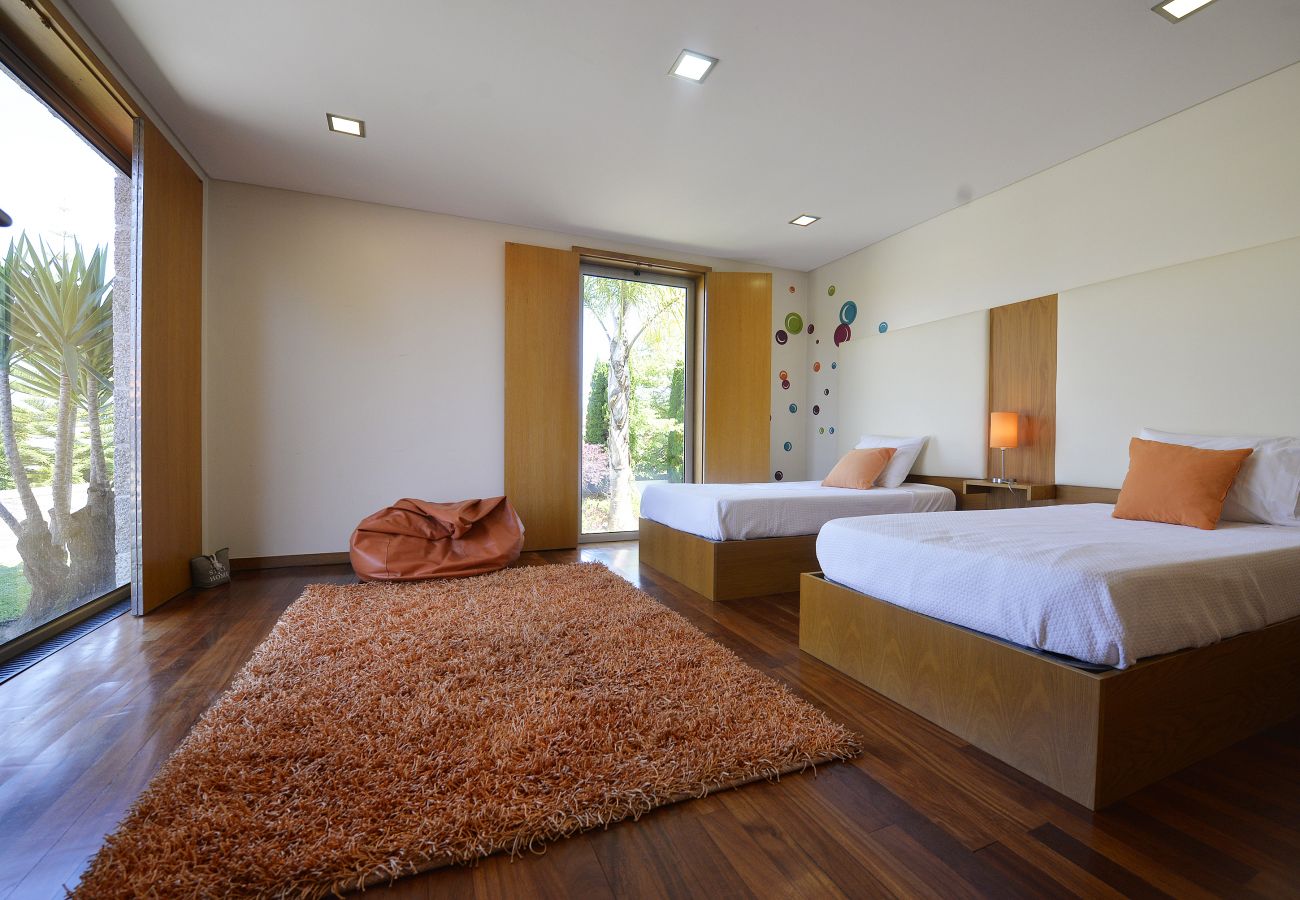 Twin bedroom at villa 320