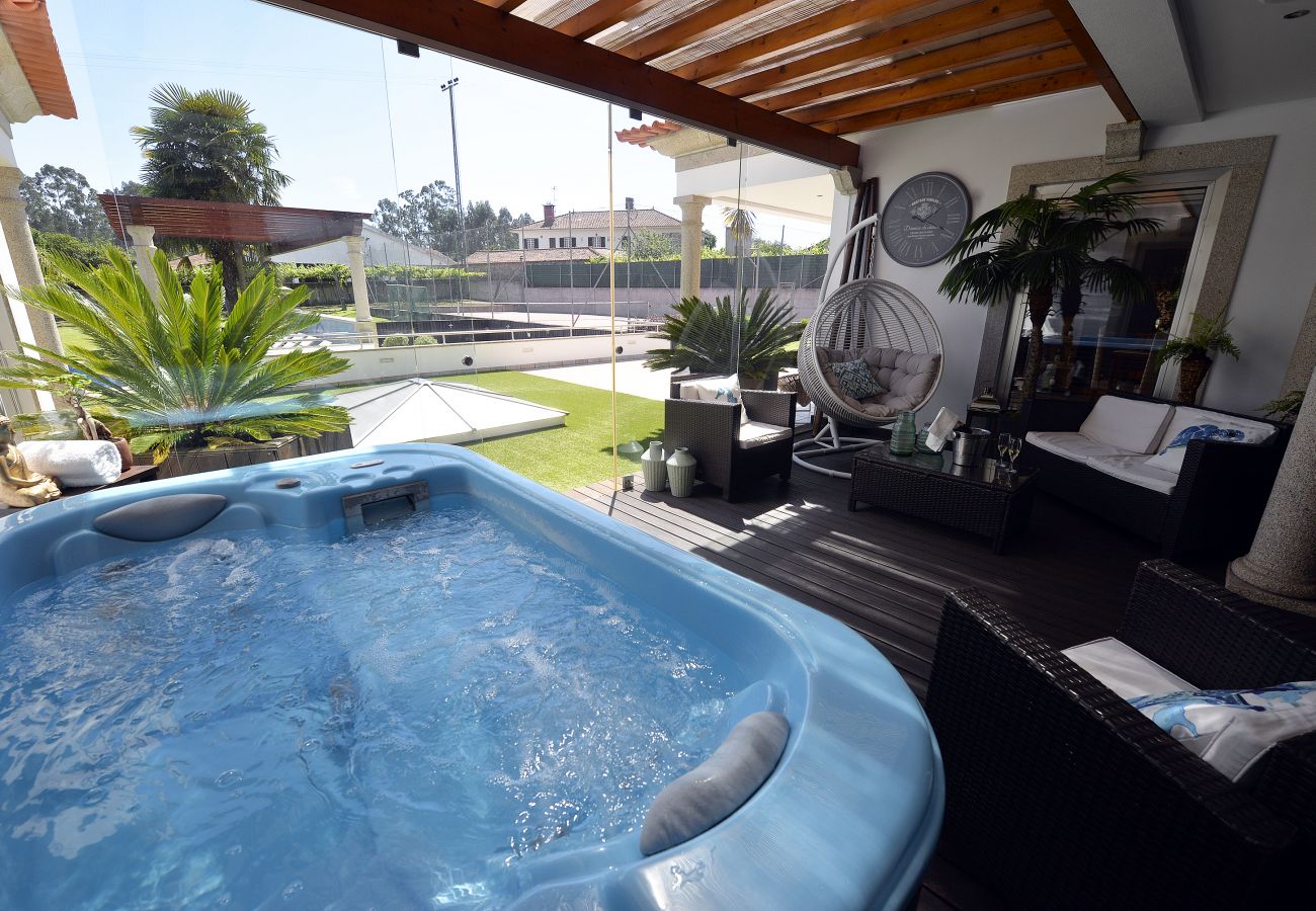 Jacuzzi bath at villa 320