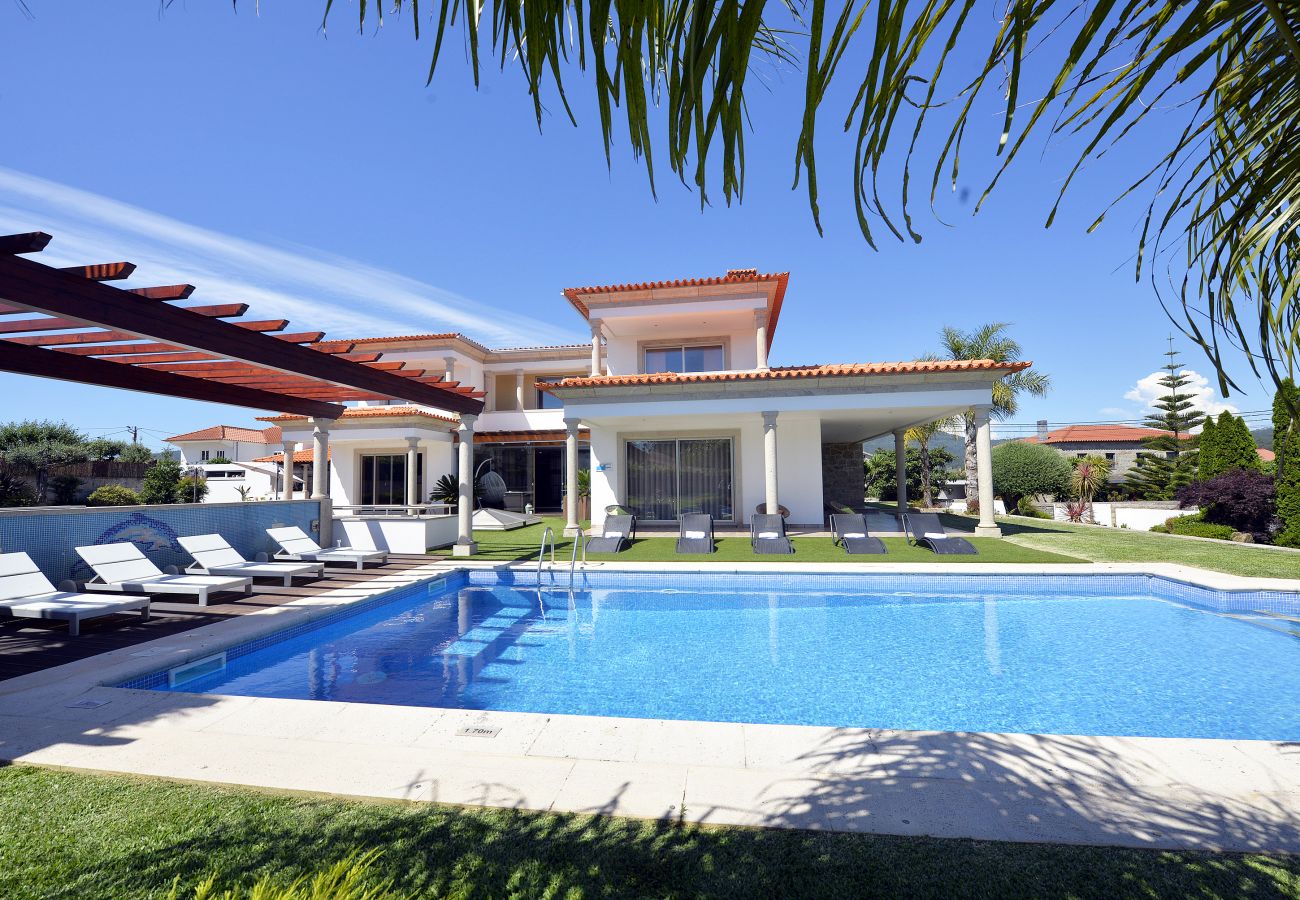 Villa 320 pool and garden