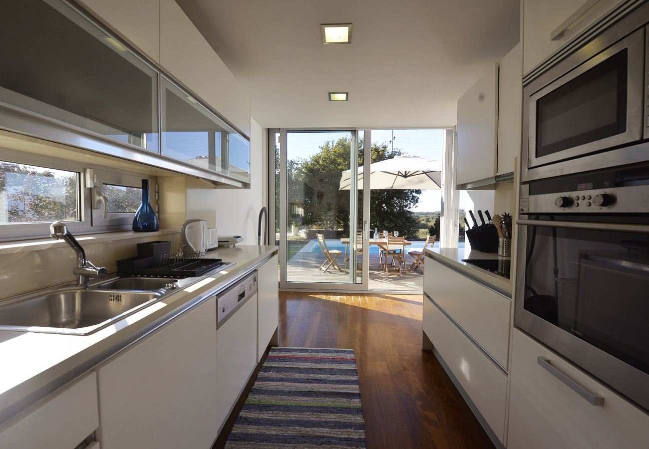 Fully fitted kitchen