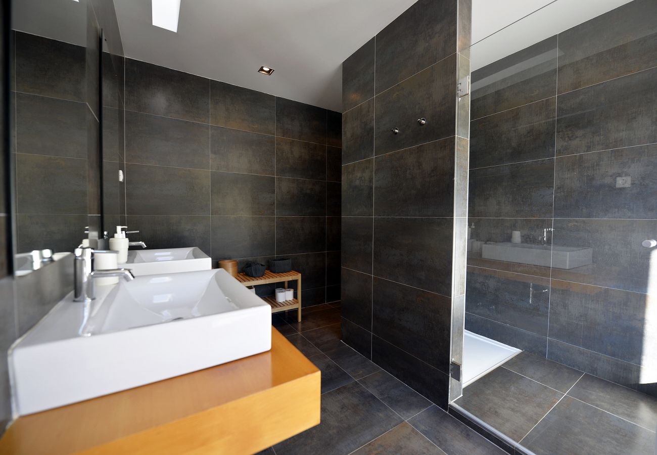 Ensuite shower room